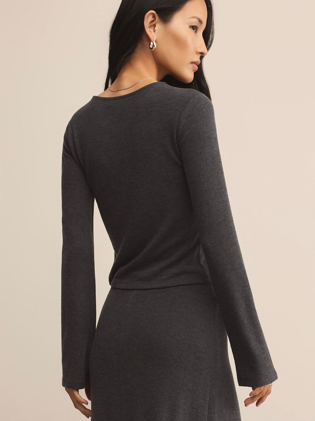 DEMURE TOP