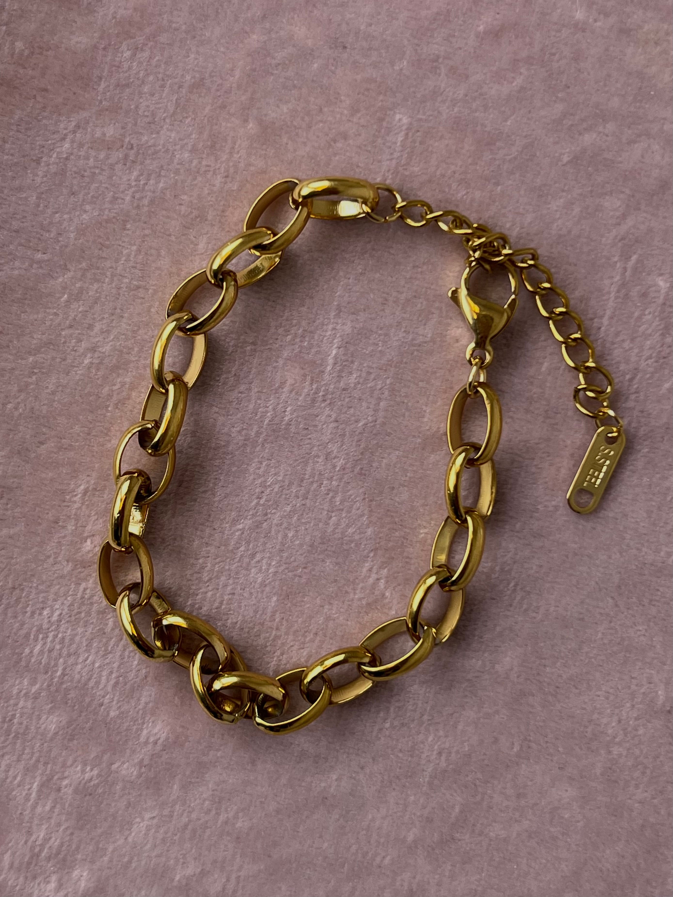 The Camille Oval Link Bracelet – Water & Tarnish Resistant