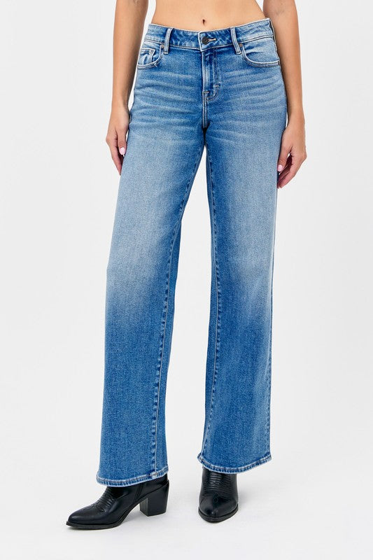 New Logan Mid Rise Clean Dad Jean
